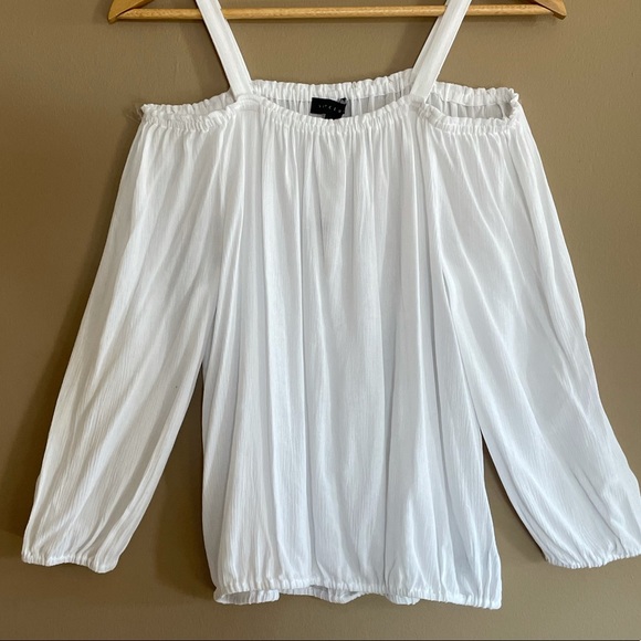 Sanctuary Tops - Sanctuary NWT White Off the Shoulder Top. Size S